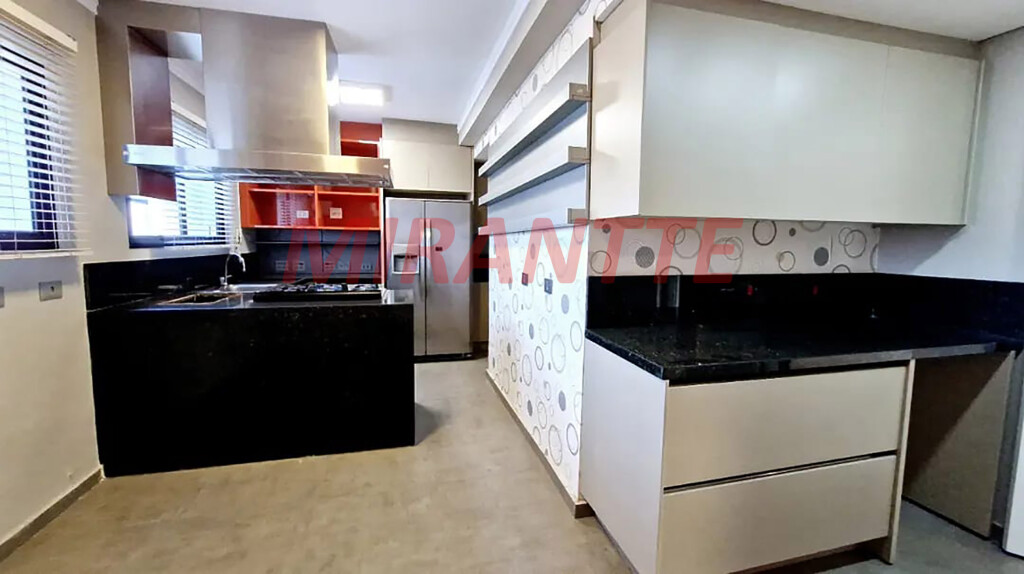 Apartamento de 158m² com 3 quartos em Água Fria