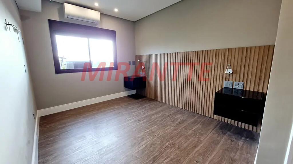 Apartamento de 158m² com 3 quartos em Água Fria