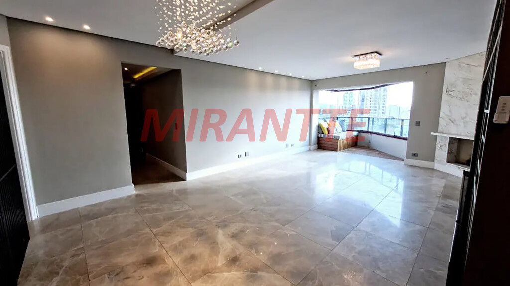 Apartamento de 158m² com 3 quartos em Água Fria