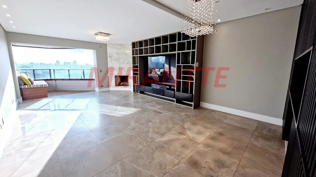 Apartamento de 158m² com 3 quartos em Água Fria
