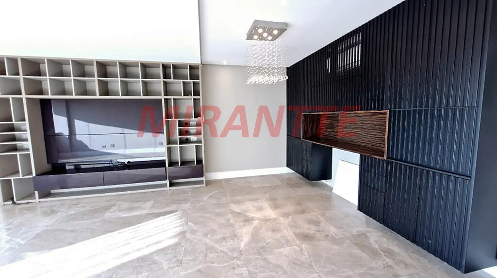 Apartamento de 158m² com 3 quartos em Água Fria