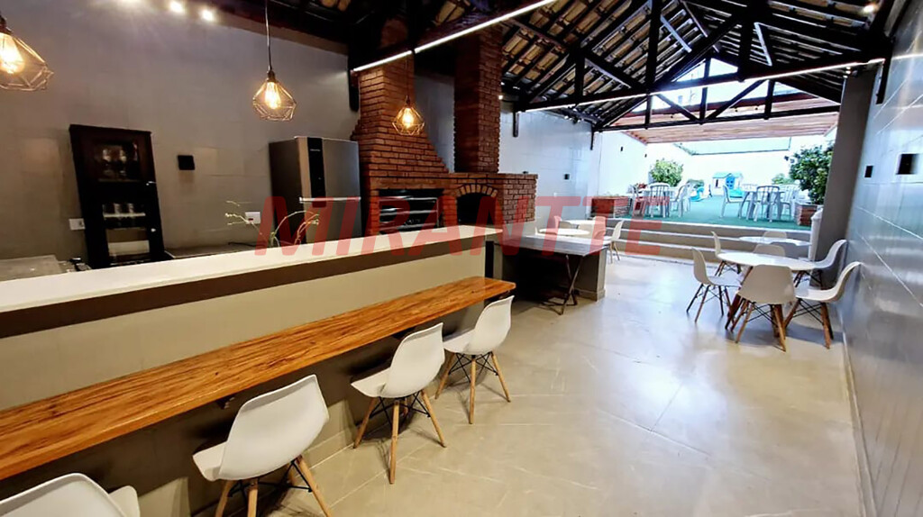 Apartamento de 158m² com 3 quartos em Água Fria