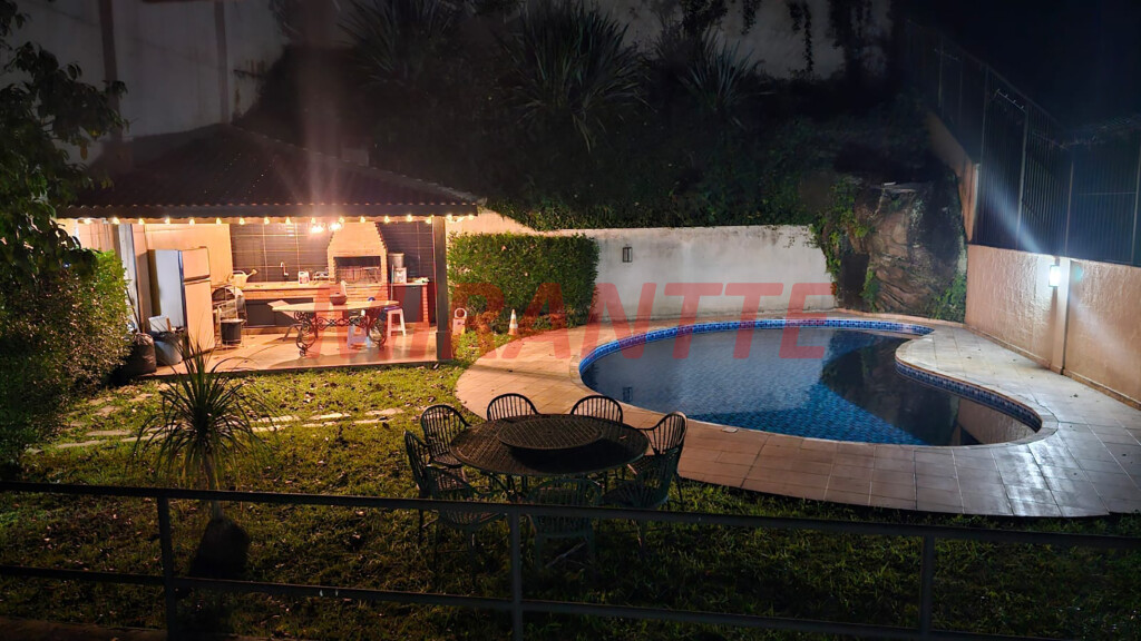 Cond. fechado de 459m² com 5 quartos em Vila Albertina