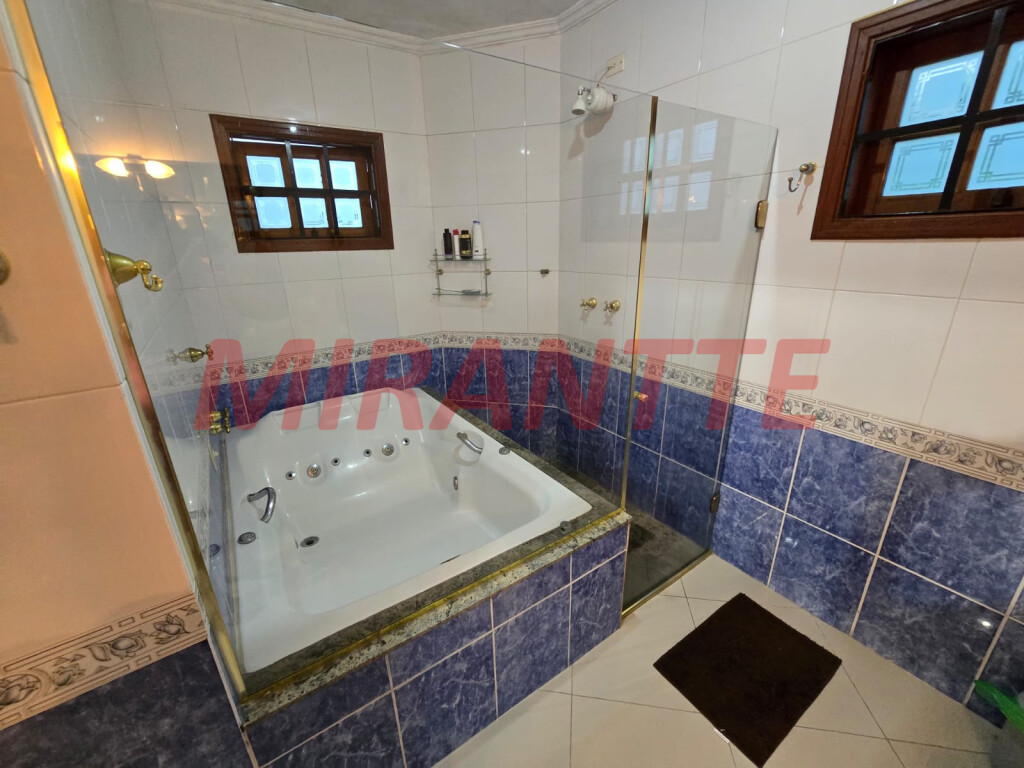 Cond. fechado de 459m² com 5 quartos em Vila Albertina