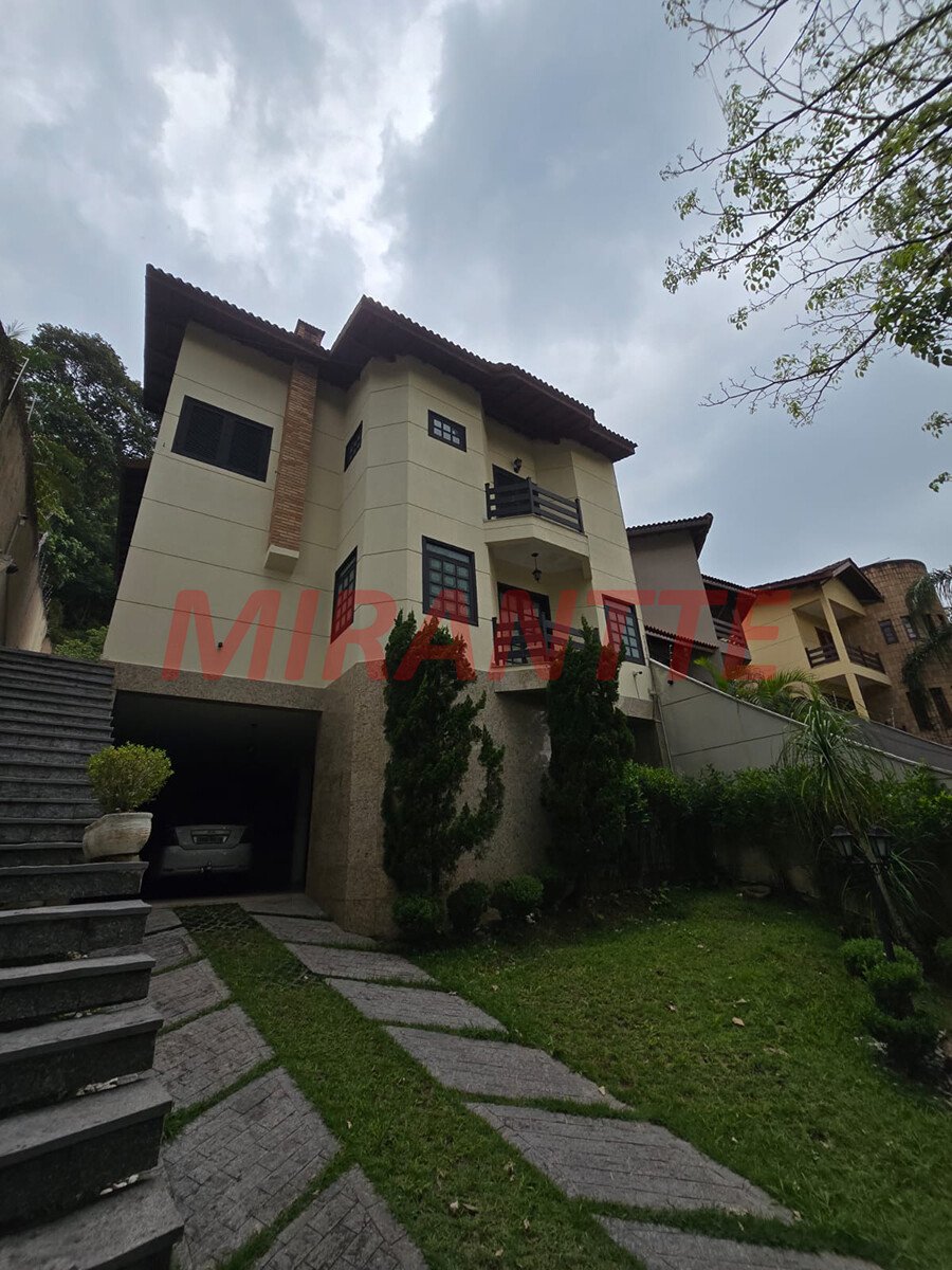 Cond. fechado de 459m² com 5 quartos em Vila Albertina