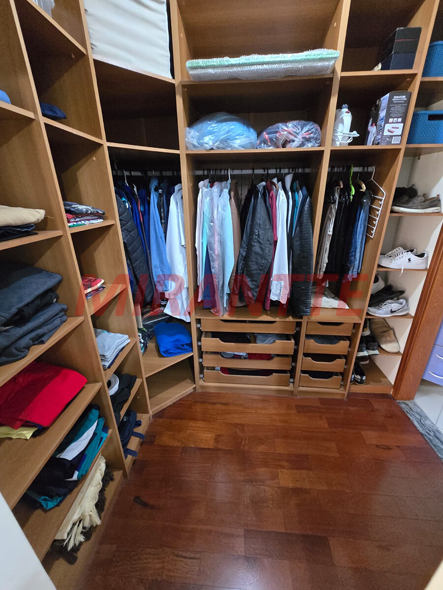 Cond. fechado de 459m² com 5 quartos em Vila Albertina