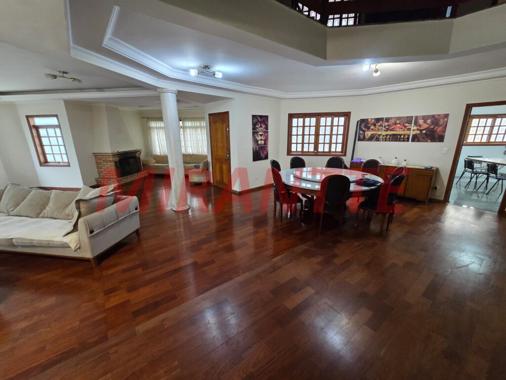 Cond. fechado de 459m² com 5 quartos em Vila Albertina