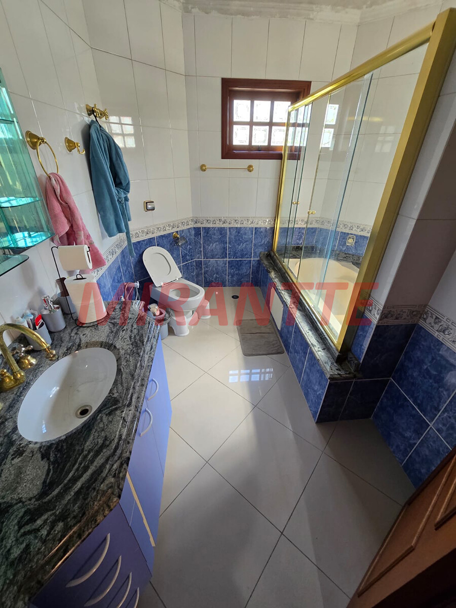 Cond. fechado de 459m² com 5 quartos em Vila Albertina