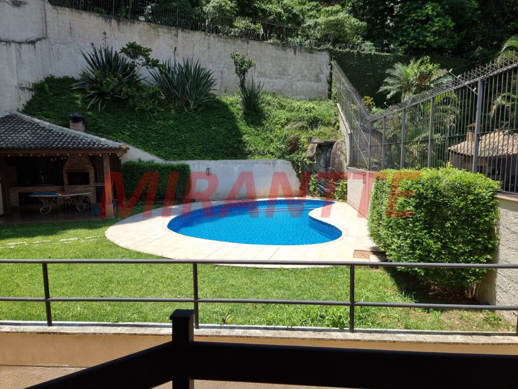 Cond. fechado de 459m² com 5 quartos em Vila Albertina