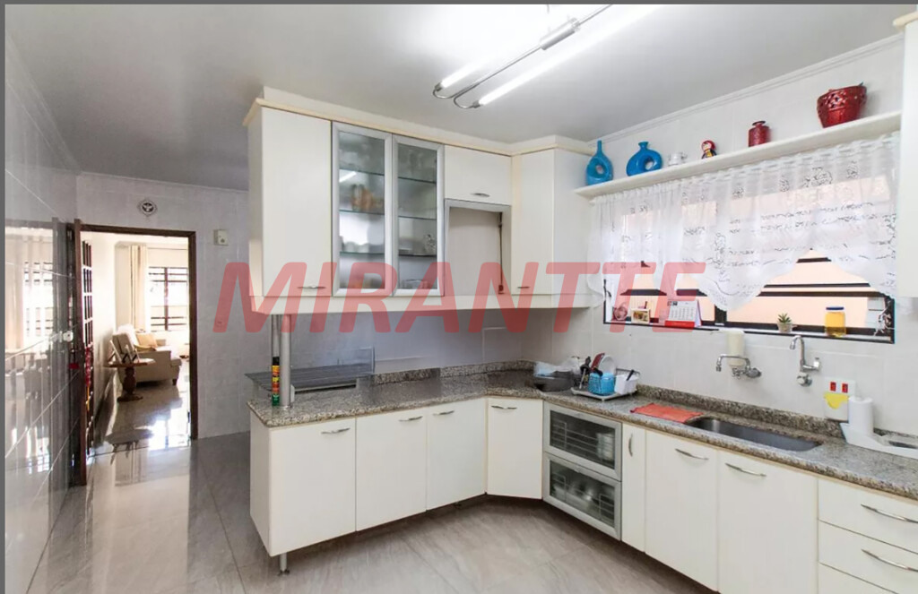 Sobrado de 195m² com 4 quartos em Parada Inglesa