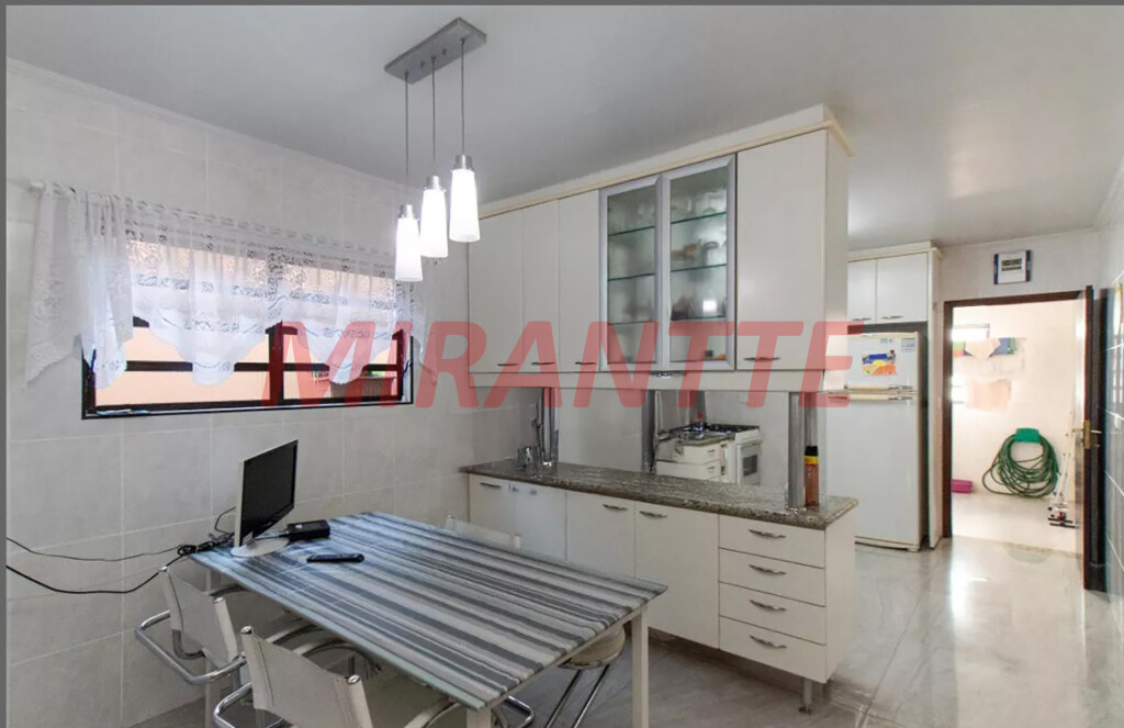 Sobrado de 195m² com 4 quartos em Parada Inglesa