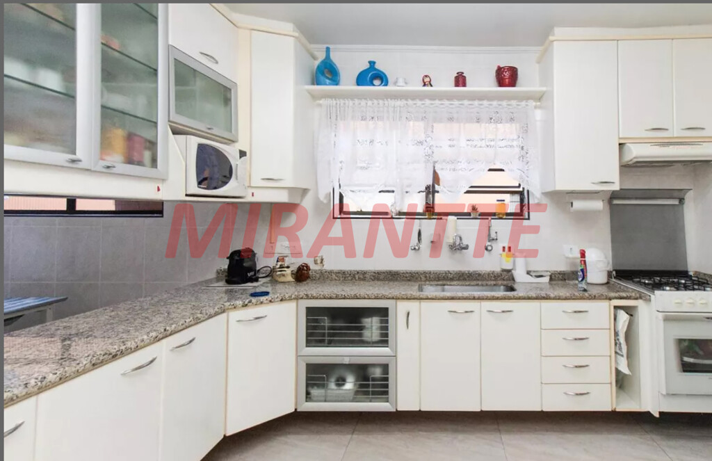 Sobrado de 195m² com 4 quartos em Parada Inglesa