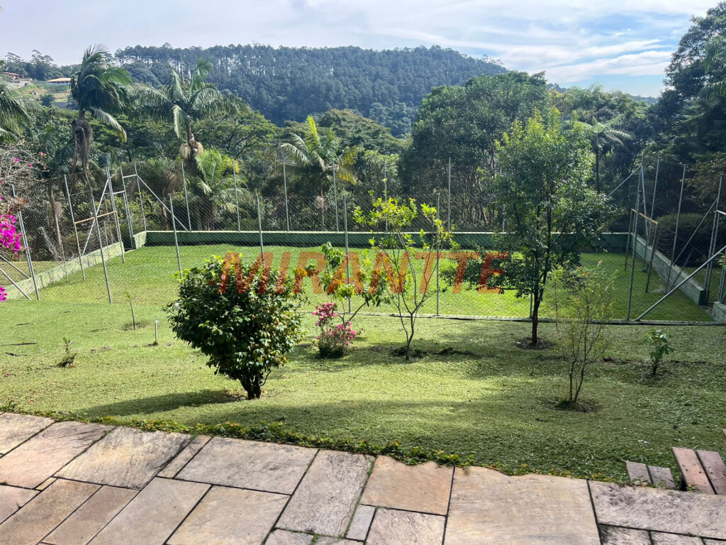 Sobrado de 400m² com 4 quartos em Roseira