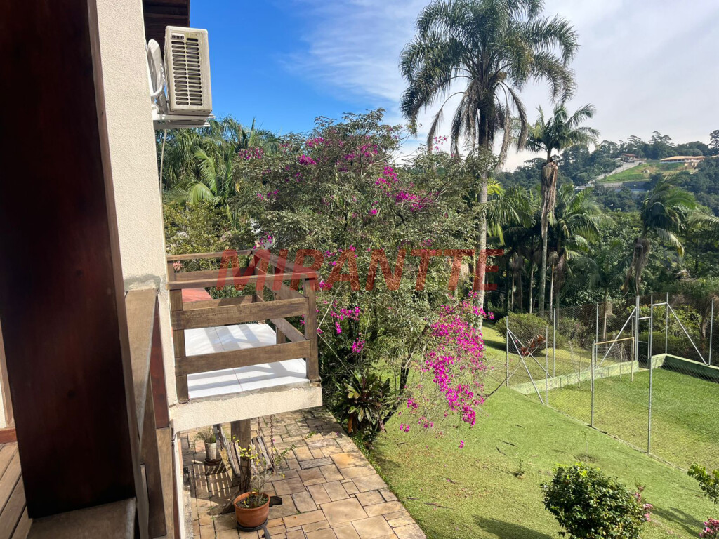 Sobrado de 400m² com 4 quartos em Roseira