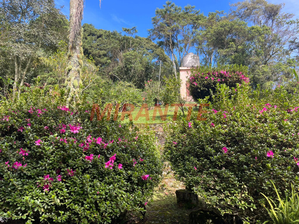 Sobrado de 400m² com 4 quartos em Roseira