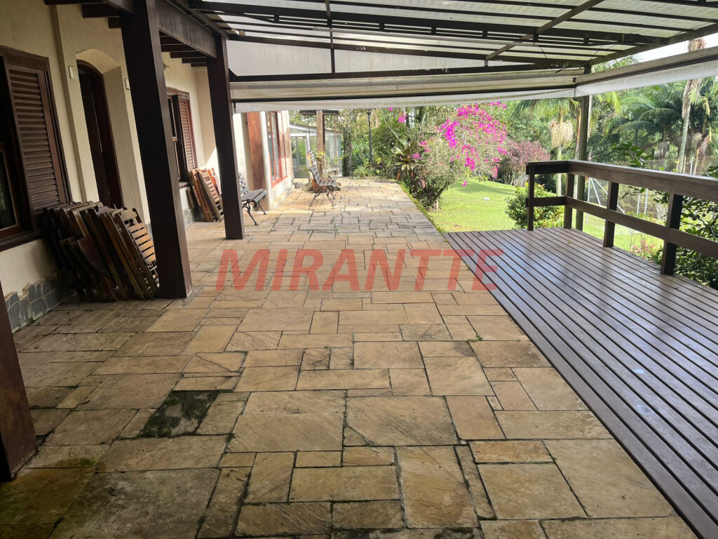 Sobrado de 400m² com 4 quartos em Roseira