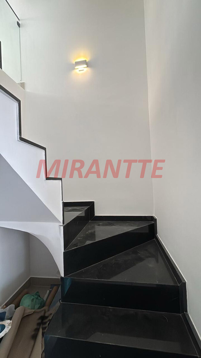 Sobrado de 203m² com 3 quartos em Jardim Carmela III