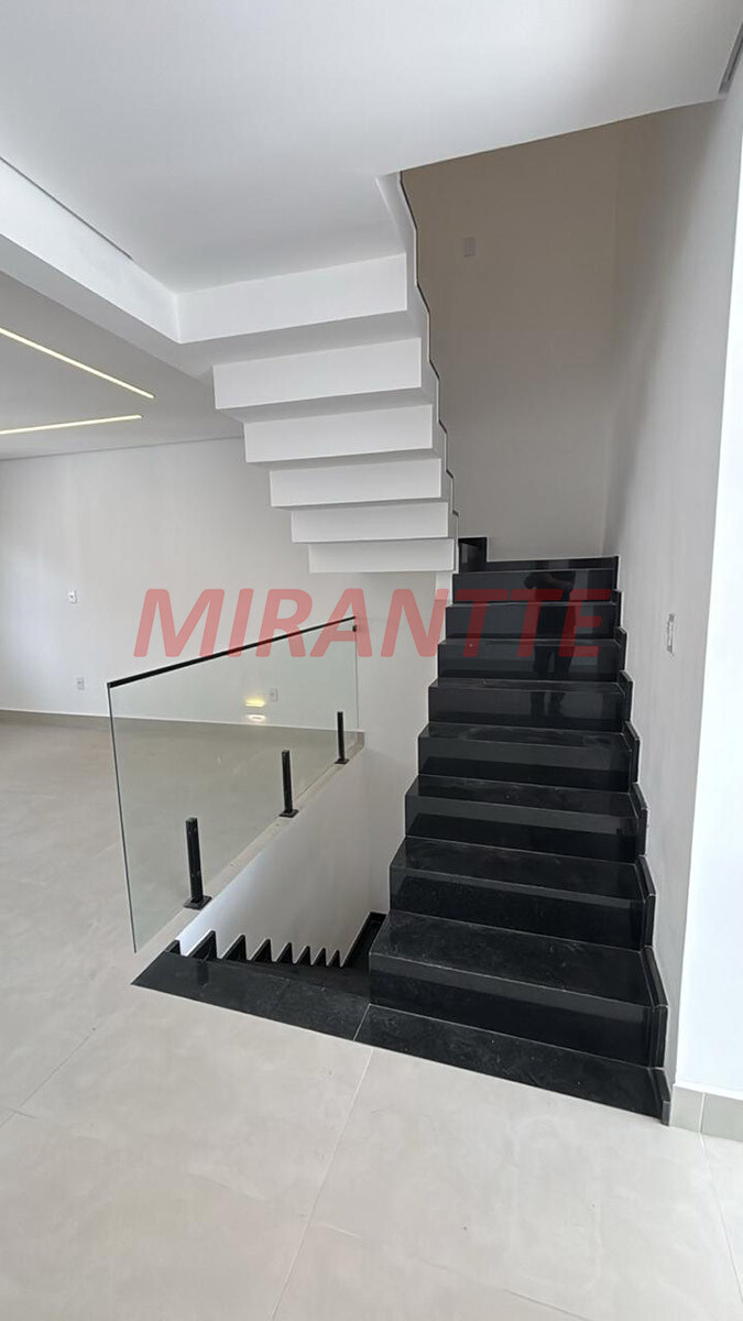 Sobrado de 203m² com 3 quartos em Jardim Carmela III