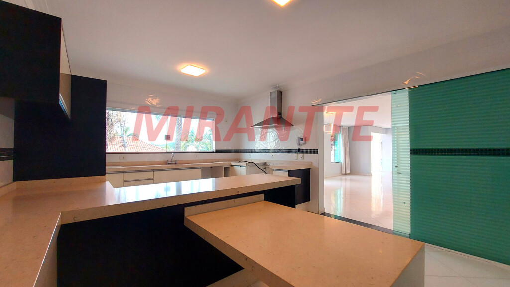 Sobrado de 350m² com 4 quartos em Jardim Virginia Bianca