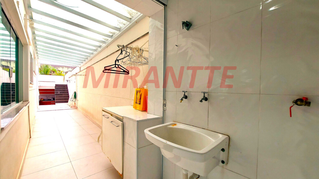 Sobrado de 350m² com 4 quartos em Jardim Virginia Bianca