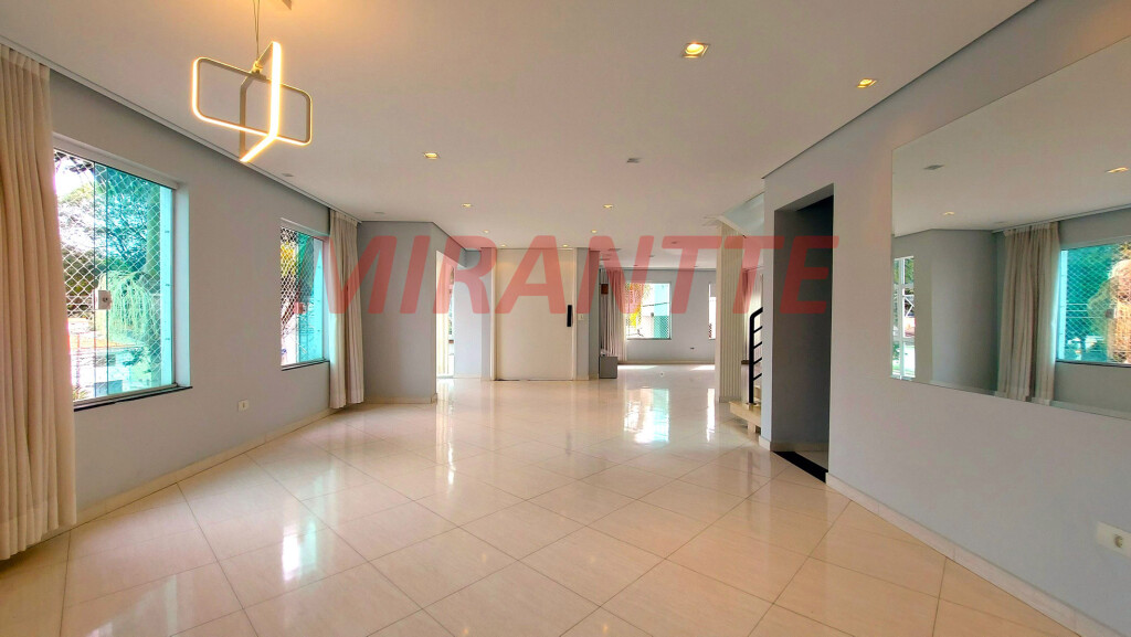 Sobrado de 350m² com 4 quartos em Jardim Virginia Bianca
