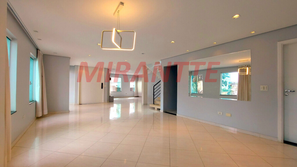 Sobrado de 350m² com 4 quartos em Jardim Virginia Bianca