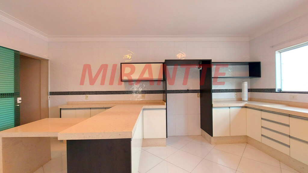 Sobrado de 350m² com 4 quartos em Jardim Virginia Bianca