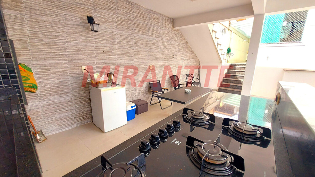 Sobrado de 350m² com 4 quartos em Jardim Virginia Bianca
