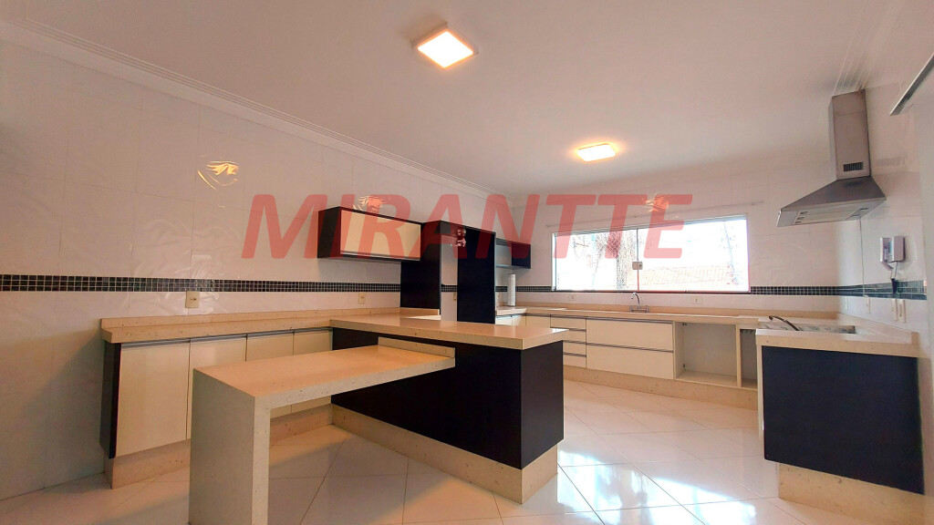 Sobrado de 350m² com 4 quartos em Jardim Virginia Bianca