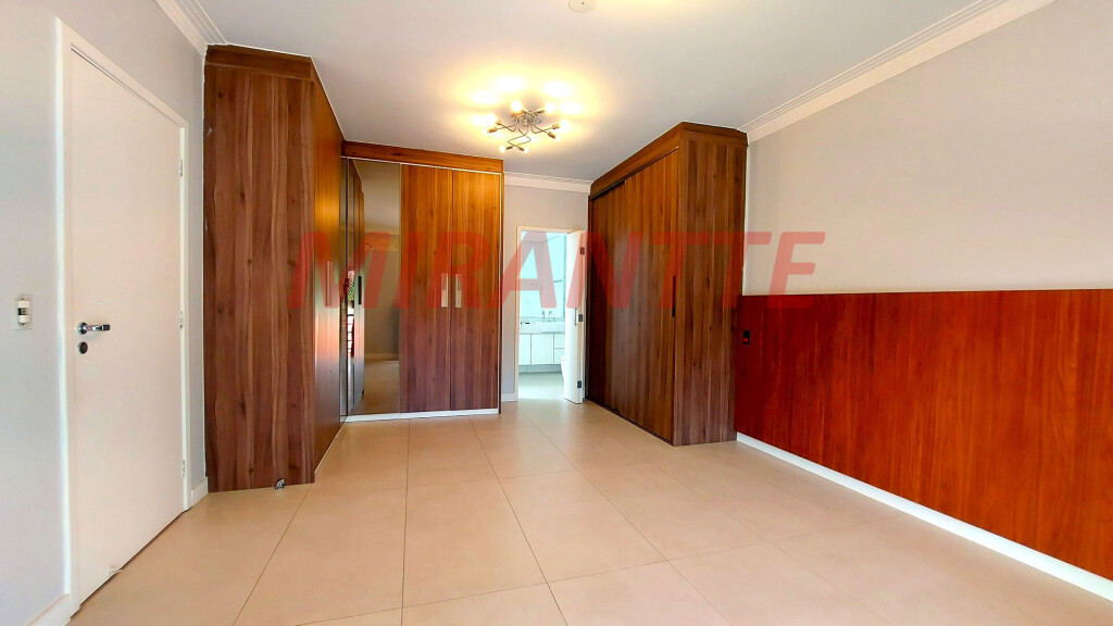 Sobrado de 350m² com 4 quartos em Jardim Virginia Bianca