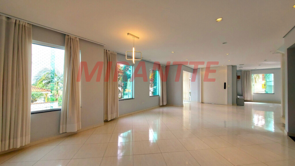 Sobrado de 350m² com 4 quartos em Jardim Virginia Bianca