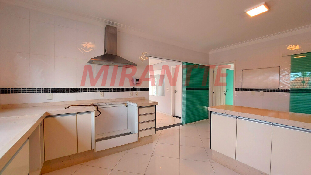 Sobrado de 350m² com 4 quartos em Jardim Virginia Bianca