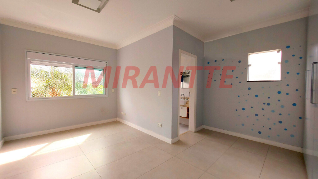 Sobrado de 350m² com 4 quartos em Jardim Virginia Bianca