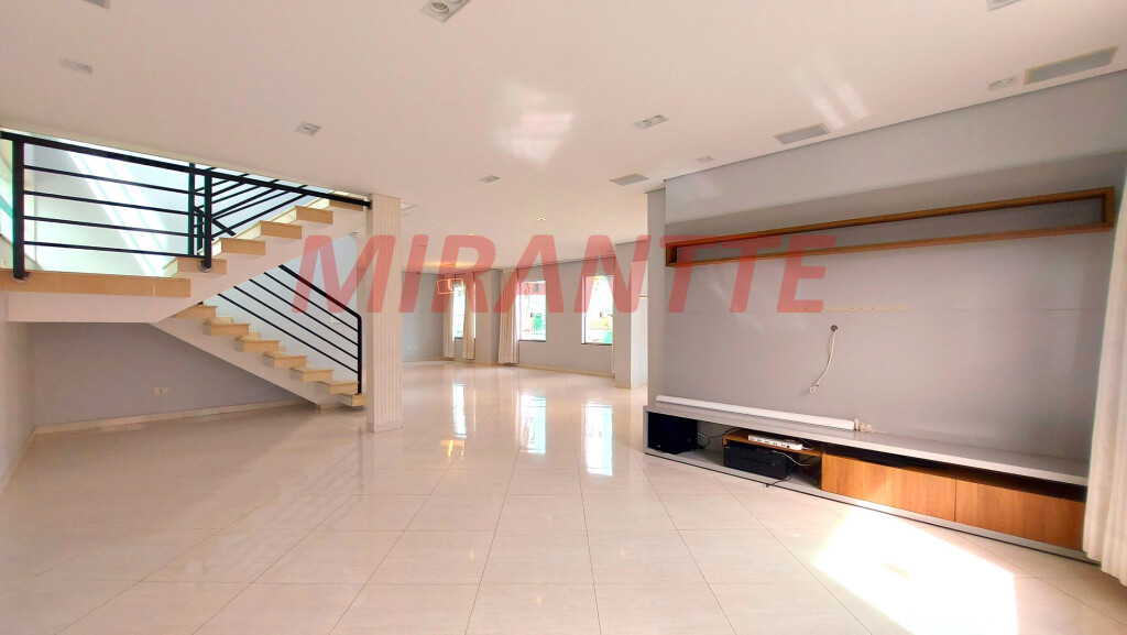 Sobrado de 350m² com 4 quartos em Jardim Virginia Bianca
