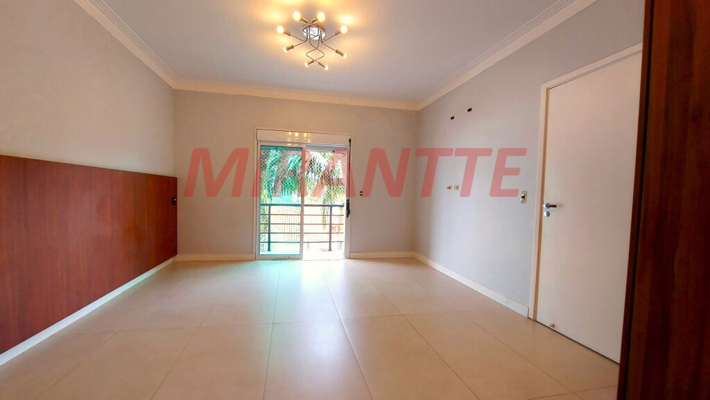 Sobrado de 350m² com 4 quartos em Jardim Virginia Bianca