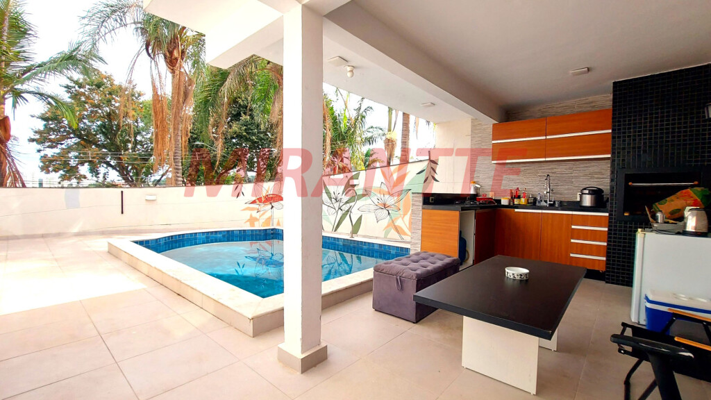 Sobrado de 350m² com 4 quartos em Jardim Virginia Bianca