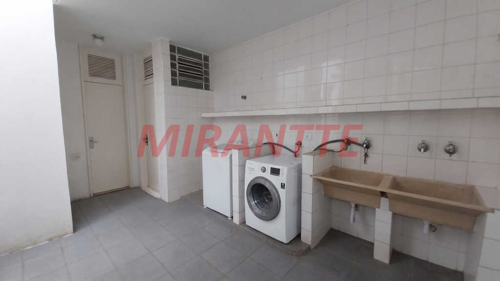 Sobrado de 360m² com 4 quartos em Santana