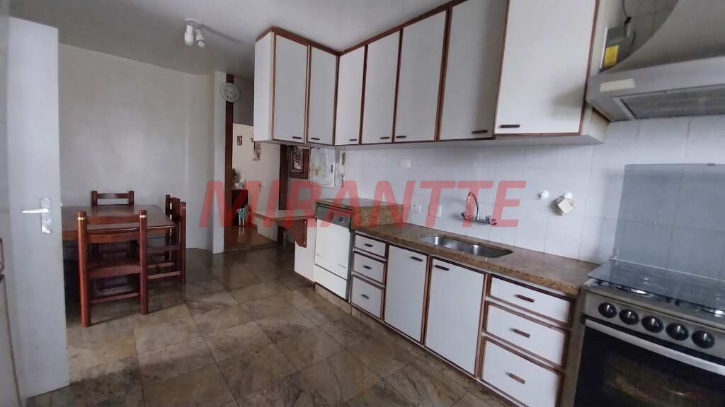 Sobrado de 360m² com 4 quartos em Santana