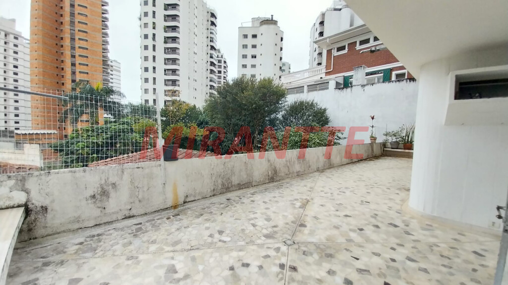 Sobrado de 360m² com 4 quartos em Santana