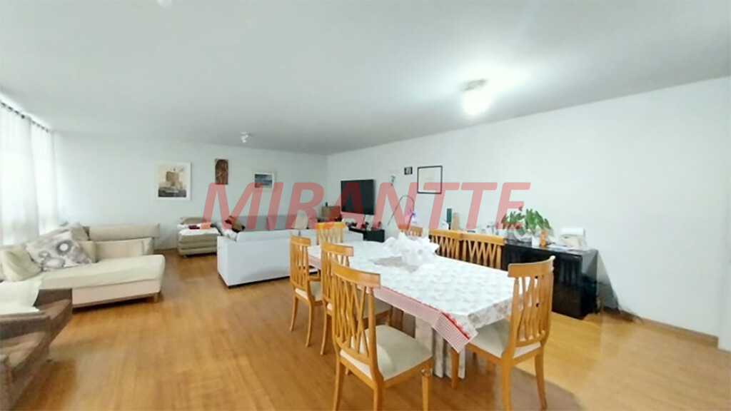 Sobrado de 360m² com 4 quartos em Santana