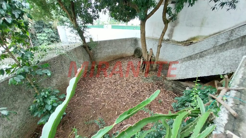 Sobrado de 360m² com 4 quartos em Santana