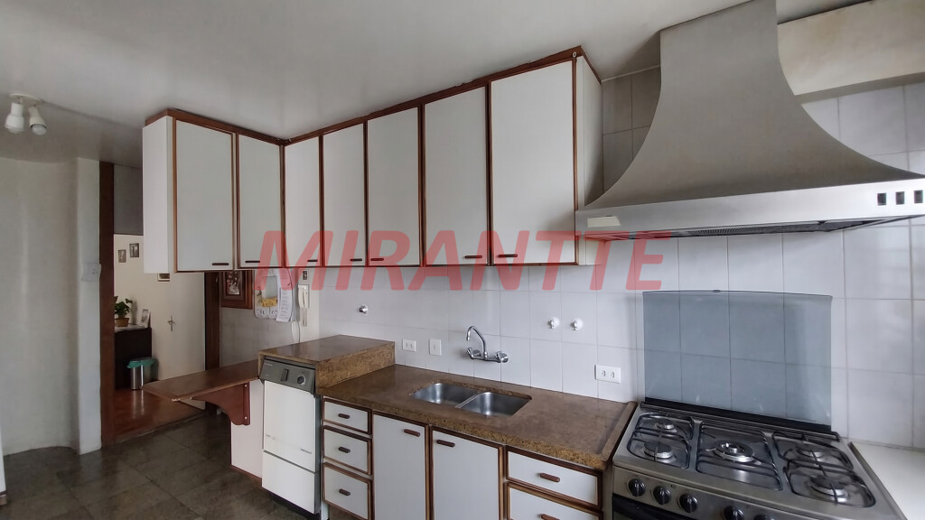 Sobrado de 360m² com 4 quartos em Santana