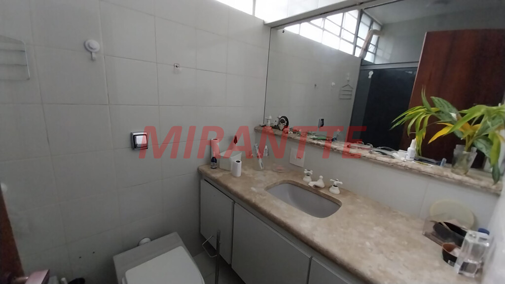 Sobrado de 360m² com 4 quartos em Santana