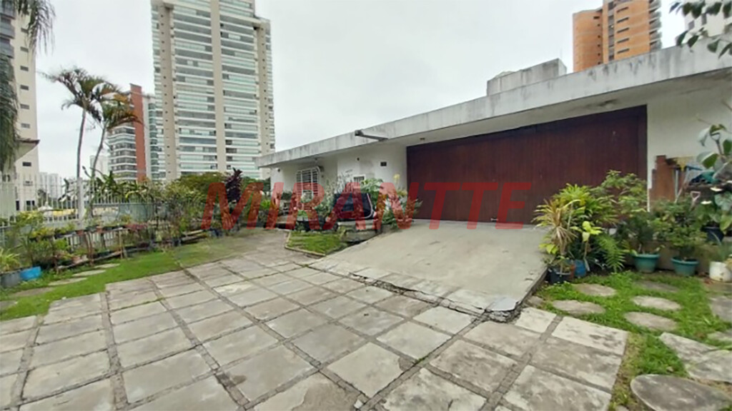 Sobrado de 360m² com 4 quartos em Santana