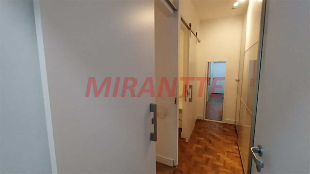 Sobrado de 360m² com 4 quartos em Santana