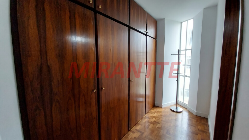 Sobrado de 360m² com 4 quartos em Santana