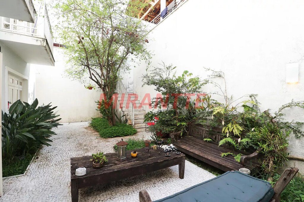 Sobrado de 256m² com 3 quartos em Jardim São Bento