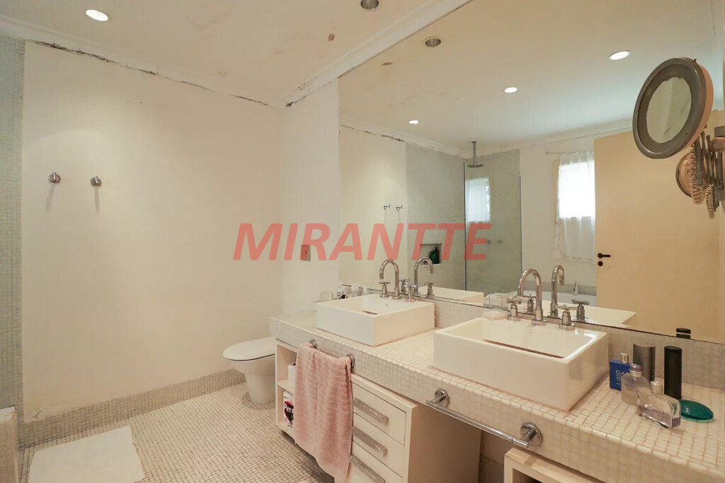 Sobrado de 256m² com 3 quartos em Jardim São Bento