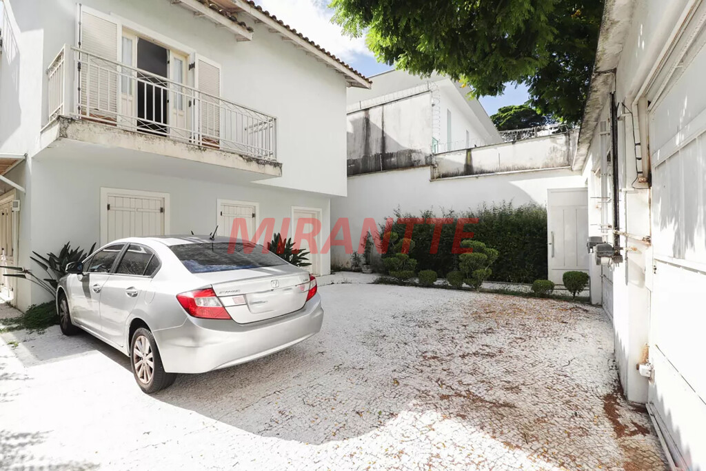 Sobrado de 256m² com 3 quartos em Jardim São Bento