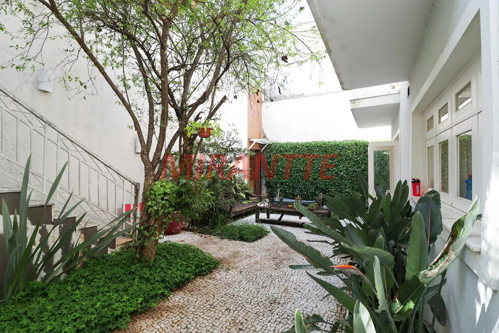 Sobrado de 256m² com 3 quartos em Jardim São Bento